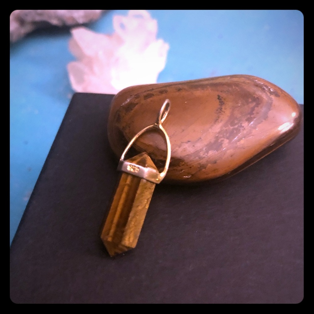 14K gold tigers eye crystal point pendant 🔮